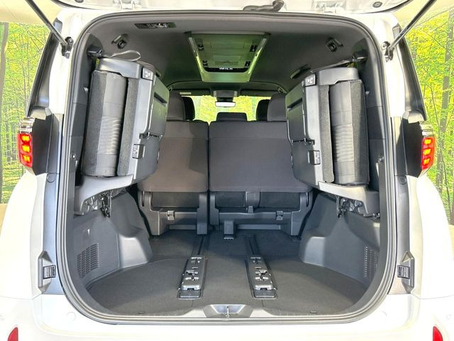 後席を格納すると、これだけの広さが!シーンに合わせたシートアレンジで、大きな荷物も積むことが出来ます♪