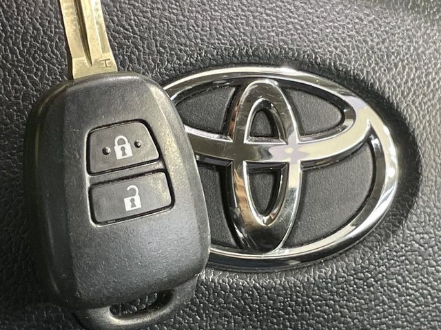 【キーレス】少し離れた場所からでもボタン一つでドアの開錠・施錠ができるのでとっても便利!ドアの鍵穴周りに傷をつけることもありません♪