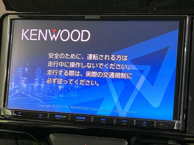 【純正ナビ】人気の純正ナビを装備しております。ナビの使いやすさはもちろん、オーディオ機能も充実!キャンプや旅行はもちろん、通勤や買い物など普段のドライブも楽しくなるはず♪
