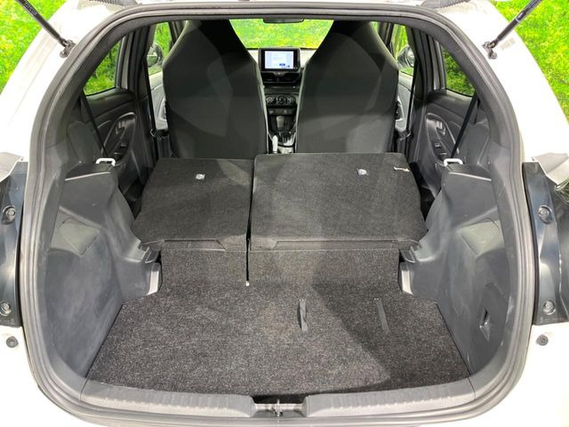 後席を格納すると、これだけの広さが!シーンに合わせたシートアレンジで、大きな荷物も積むことが出来ます♪