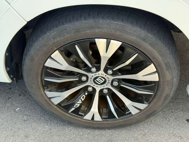 気になるお車がありましたら右の電話番号から直接お店にお問い合わせください。支払方法から車両情報、状態までなんでもご説明させて頂きます。スタッフ一同ご連絡お待ちしております。
