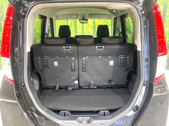 普段のお買い物や通勤、送迎等に十分な荷室スペースを確保しております。セカンドシートを倒すと、大きな荷物の積載も可能です♪