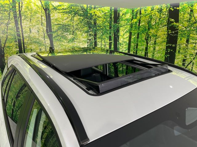 【大型サンルーフ】車内の解放感が一気に上がる大型のパノラマルーフ!季節を問わず開放的で快適なドライブをお楽しみいただけます。流通量も少なく希少価値の高い人気の装備です♪