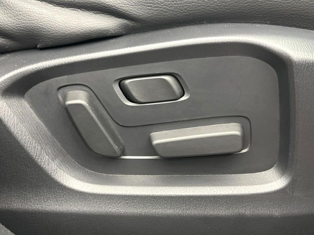 【パワーシート】スイッチ一つで簡単にシートの微調整が可能!電動だから力もいりません!快適なシートポジションにセットして、快適なドライブをお楽しみください。