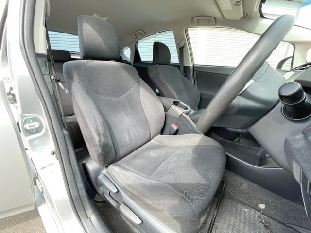 運転席シート廻りは使用感も少なく、良好な状態となっています。丁寧に使われていたことがよくわかりますね。