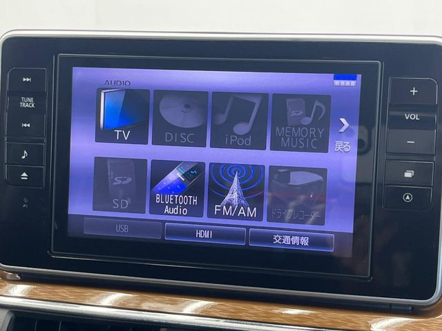 【純正ナビ】人気の純正ナビを装備。オーディオ機能も充実しており、Bluetooth接続すればお持ちのスマホやMP3プレイヤーの音楽を再生可能!毎日の運転がさらに楽しくなります!!