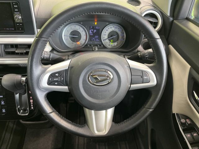 【純正革巻きステアリング】上質な革を使用することで、手にしっかり馴染みとても運転しやすいハンドルです♪