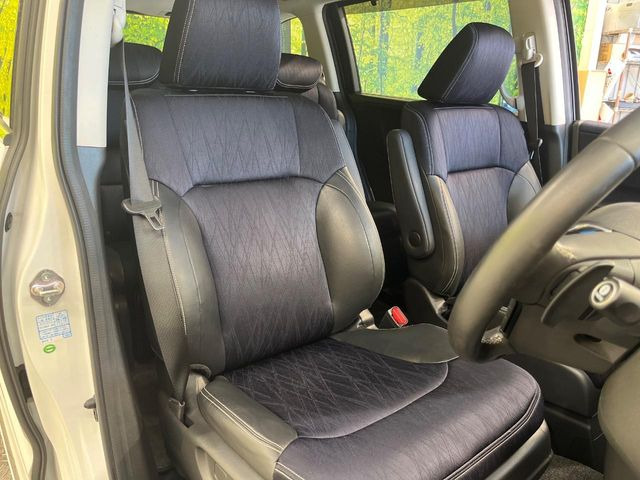 運転席シート廻りは使用感も少なく、良好な状態となっています。丁寧に使われていたことがよくわかりますね。