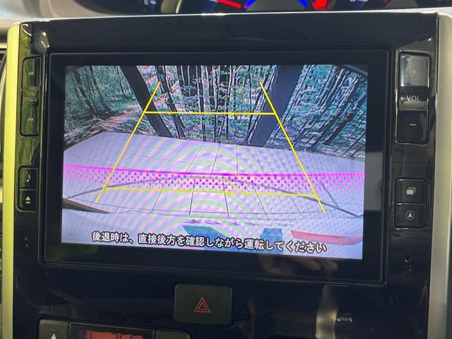 【バックカメラ】駐車時に後方がリアルタイム映像で確認できます。大型商業施設や立体駐車場での駐車時や、夜間のバック時に大活躍!運転スキルに関わらず、今や必須となった装備のひとつです!