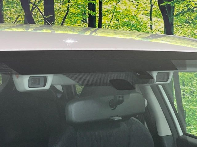 【アイサイトコアテクノロジー】前方の車両等を検知し、衝突しそうな時は警報で注意を促し、ブレーキを踏む力をサポート。ブレーキを踏めなかった場合は衝突被害軽減ブレーキが作動、衝突回避をサポートします。