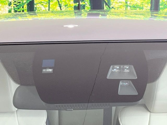 【スマートブレーキサポート】走行中に前方の車両等を認識し、衝突しそうな時は警報とブレーキで衝突回避と被害軽減をアシスト。より安全にドライブをお楽しみいただけます。