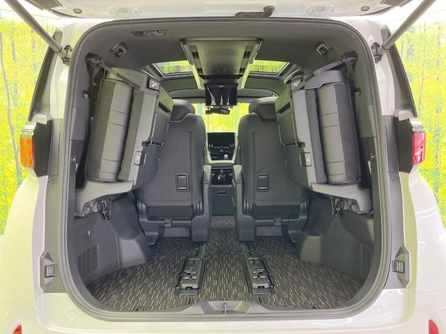 【パワーバックドア】スマートキーや運転席のボタンを押すだけでリアゲートが自動で開閉します!荷物を持っている時や、高い位置にあるバックドアを閉める際に便利な機能です♪