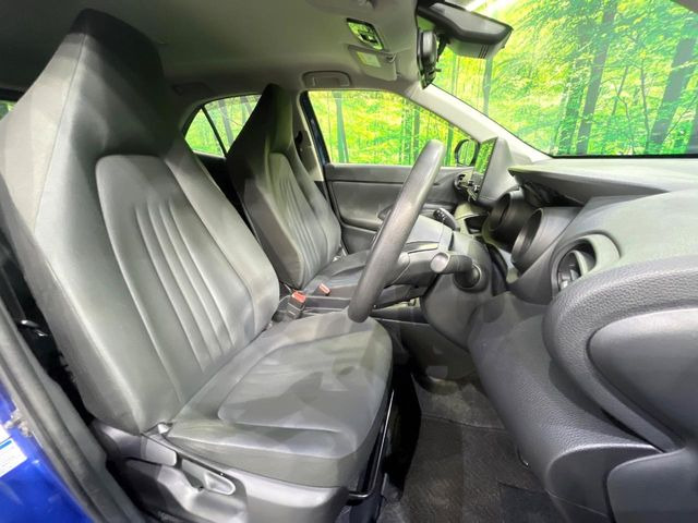 運転席シート廻りは使用感も少なく、良好な状態となっています。前オーナー様が丁寧に使っていたことがよくわかりますね。