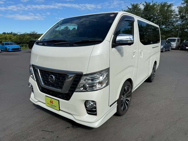 数ある中から当店のお車をご覧いただき誠にありがとうございます。当店在庫は外装、内装クリーニング後に展示し、併せて事故修復歴の有無、メーター改ざん歴の有無も第三者機関による検査を全台実施しております。