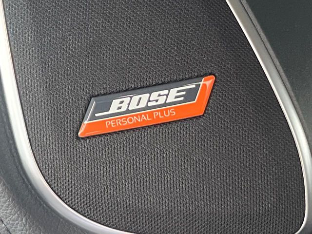 【BOSEサウンドシステム】メーカーオプションの高品位サウンドシステムを搭載。専用のチューニングが施された大小様々なスピーカーから良質なサウンドが奏でられ、臨場感あふれる音響空間を演出します。