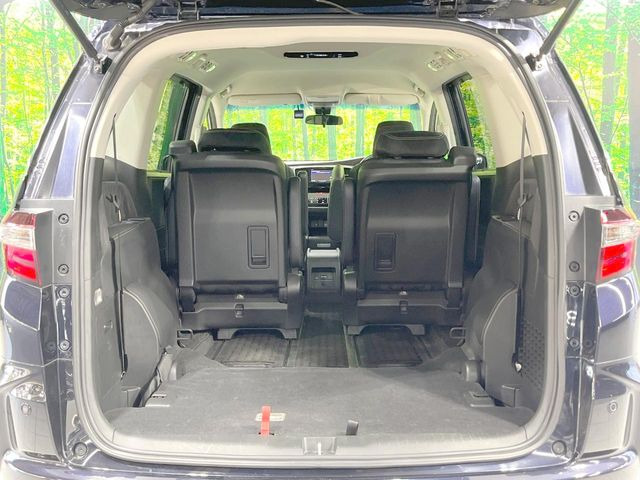 後席を格納すると、これだけの広さが!シーンに合わせたシートアレンジで、大きな荷物も積むことが出来ます♪