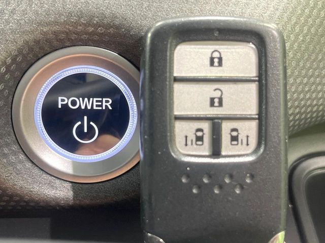 �yHonda�X�}�[�g�L�[�z�J�o����|�P�b�g�ɓ��ꂽ�܂܂ł��h�A�̎{���E�������\�ȃX�}�[�g�L�[�𑕔��B�G���W���̃I���E�I�t�����J�M�����o���K�v����������Ƃ��Ă��֗��ł���