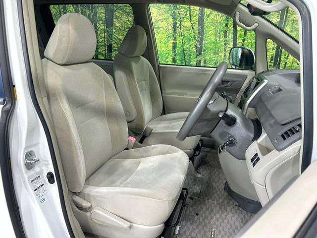運転席シート廻りは使用感も少なく、良好な状態となっています。丁寧に使われていたことがよくわかりますね。