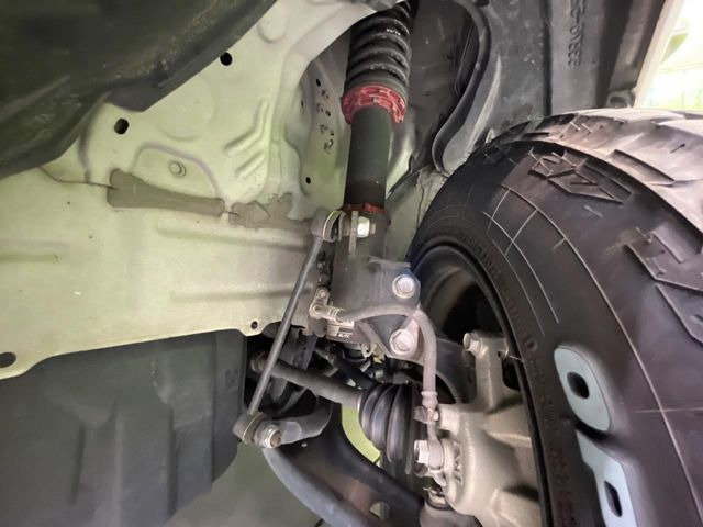 お車を安心してお乗りいただく為には、足回りの定期点検が欠かせません。サービスサポート(有償保証)では無料点検もご提供しており、安心のカーライフをお過ごしいただけるサポート体制が整っています。