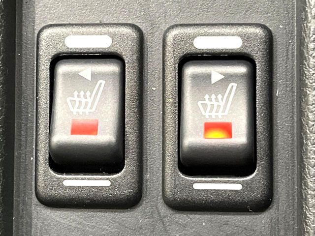 【シートヒーター】寒い日に重宝するシートヒーター!エアコンより早く温まってくれるので寒がりの人も安心ですね♪エアコンの温風は乾燥するから苦手、という方にもをおすすめです。