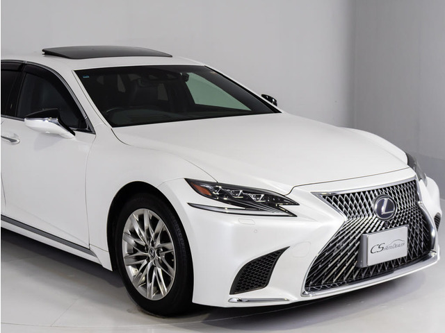 外装は大変綺麗な状態となります!!細部に渡り担当スタッフが確認をさせて頂きますのでご安心下さいませ!!さらにガラス系ボディコーティングの施工も可能です!!綺麗な状態をより長く保たせる事が出来ます!