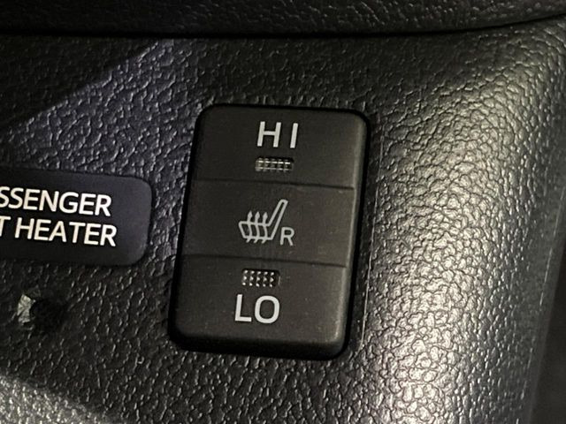 【シートヒーター】寒い日に重宝するシートヒーター!エアコンより早く温まってくれるので寒がりの人も安心ですね♪エアコンの温風は乾燥するから苦手、という方にもをおすすめです。