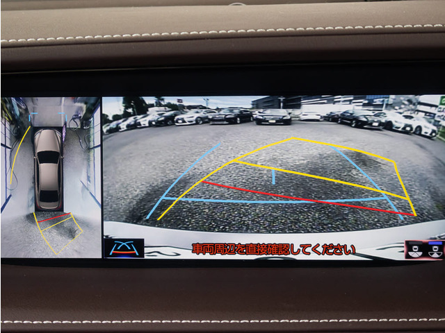 パノラミックビューモニターを装備!上から車両を見下ろしたような映像をナビ画面に表示できます。車両前後左右に搭載した4つのカメラ映像を継ぎ目なく合成!目視では見えない部分もリアルタイムで見れます。