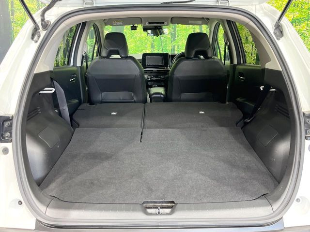 普段のお買い物や通勤、送迎等に十分な荷室スペースを確保しております。セカンドシートを倒すと、大きな荷物の積載も可能です♪