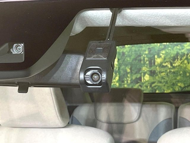 【ドライブレコーダー】ドライブレコーダー装備!走行中はもちろん、あおり運転や事故に遭遇した際、映像で記録し、万一のリスクに備えます。※記録用SDカードはお客様ご自身でご準備いただく必要があります。