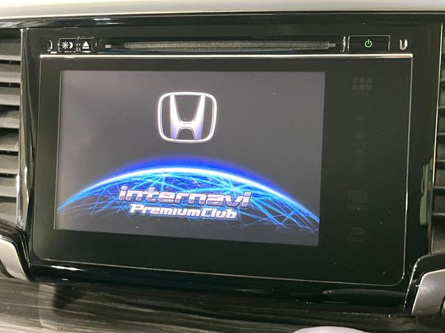 【メーカー純正ナビ】インテリアに溶け込むスタイリッシュな「専用設計」メーカーナビを装備♪視認性や操作性など基本性能にも優れ、より上質なカーライフをお楽しみいただけます。
