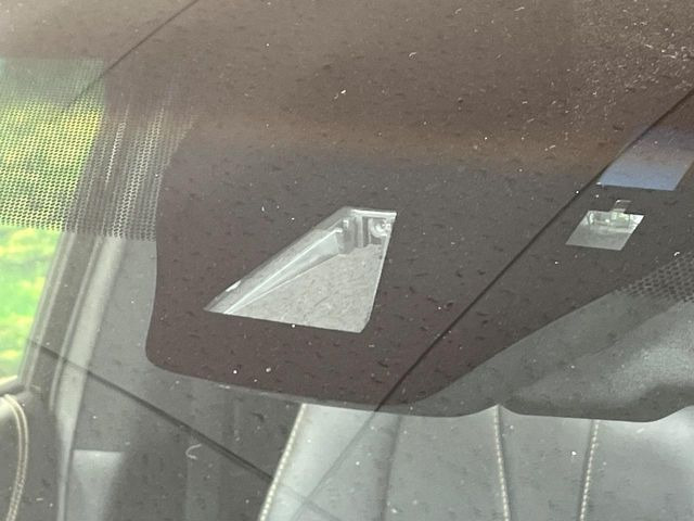 【トヨタセーフティセンス】走行中に前方の車両等を認識し、衝突しそうな時は警報とブレーキで衝突回避と被害軽減をアシスト。より安全にドライブをお楽しみいただけます。