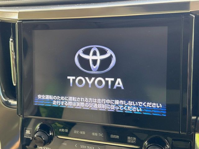 【大画面ナビ】人気の大型9インチナビを装備。存在感のある大画面はインパクト大!ナビ利用時のマップ表示は見やすく、テレビやDVDは臨場感がアップ!いつものドライブがグッと楽しくなります♪