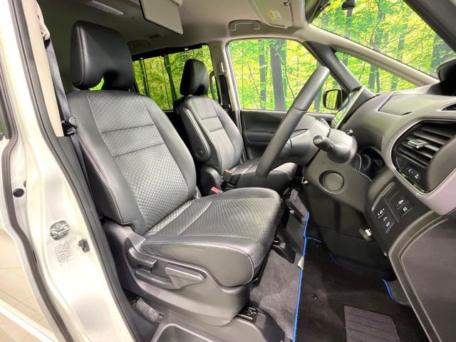 運転席シート廻りは使用感も少なく、良好な状態となっています。丁寧に使われていたことがよくわかりますね。