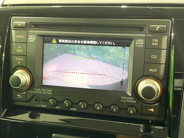 【バックカメラ】駐車時に後方がリアルタイム映像で確認できます。大型商業施設や立体駐車場での駐車時や、夜間のバック時に大活躍!運転スキルに関わらず、今や必須となった装備のひとつです!