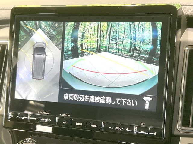 【マルチアラウンドモニター】専用のカメラにより、上から見下ろしたような視点で360度クルマの周囲を確認することができます☆死角部分も確認しやすく、狭い場所での切り返しや駐車もスムーズに行えます。
