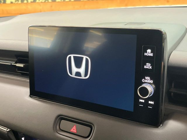 【メーカー純正ナビ】インテリアに溶け込むスタイリッシュな「専用設計」メーカーナビを装備♪視認性や操作性など基本性能にも優れ、より上質なカーライフをお楽しみいただけます。