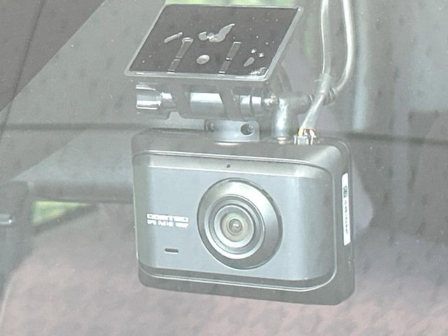 【ドライブレコーダー】ドライブレコーダー装備!走行中はもちろん、あおり運転や事故に遭遇した際、映像で記録し、万一のリスクに備えます。※記録用SDカードはお客様ご自身でご準備いただく必要があります。