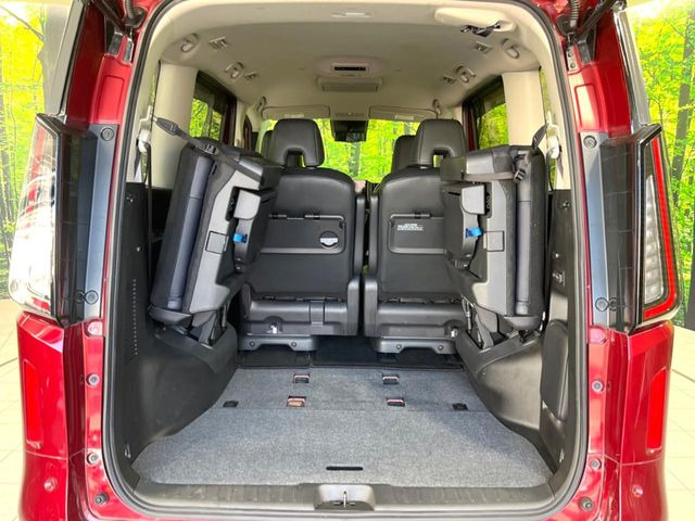 普段のお買い物や通勤、送迎等に十分な荷室スペースを確保しております。セカンドシートを倒すと、大きな荷物の積載も可能です♪