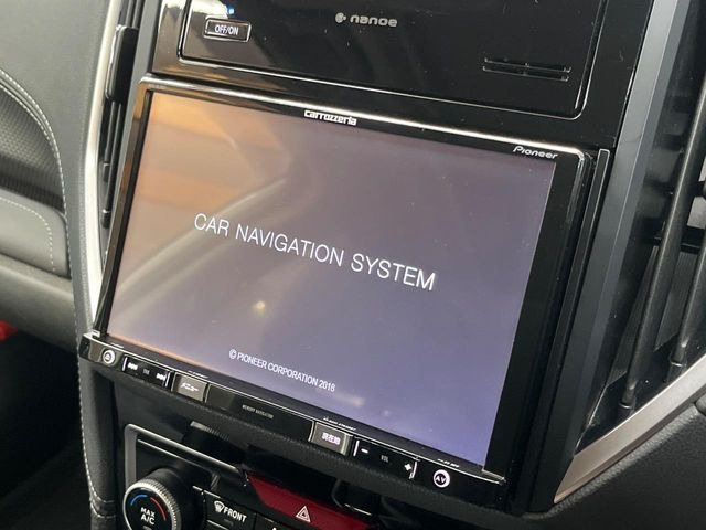 【大画面ナビ】人気の大型8インチナビを装備。存在感のある大画面はインパクト大!ナビ利用時のマップ表示は見やすく、テレビやDVDは臨場感がアップ!いつものドライブがグッと楽しくなります♪
