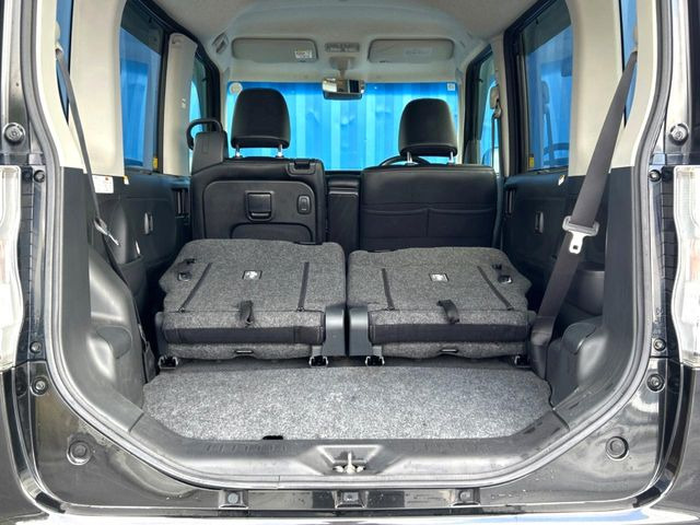 普段のお買い物や通勤、送迎等に十分な荷室スペースを確保しております。セカンドシートを倒すと、大きな荷物の積載も可能です♪