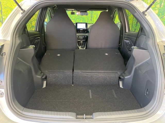 普段のお買い物や通勤、送迎等に十分な荷室スペースを確保しております。セカンドシートを倒すと、大きな荷物の積載も可能です♪