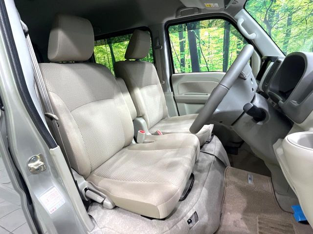 運転席シート廻りは使用感も少なく、良好な状態となっています。丁寧に使われていたことがよくわかりますね。