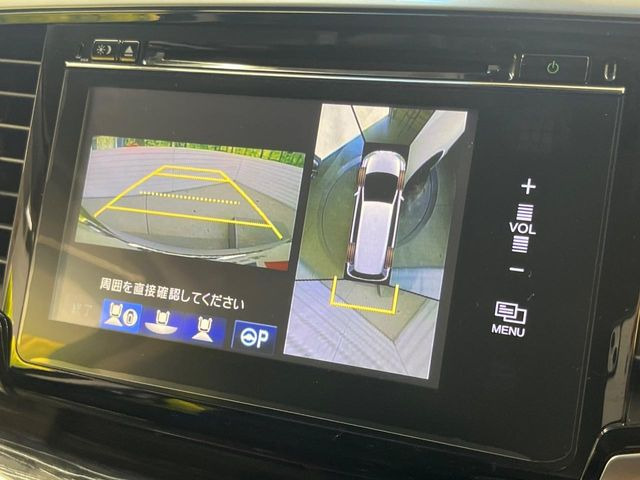 【マルチビューカメラシステム】専用のカメラにより、上から見下ろしたような視点で360度クルマの周囲を確認することができます☆死角部分も確認しやすく、狭い場所での切り返しや駐車もスムーズに行えます。