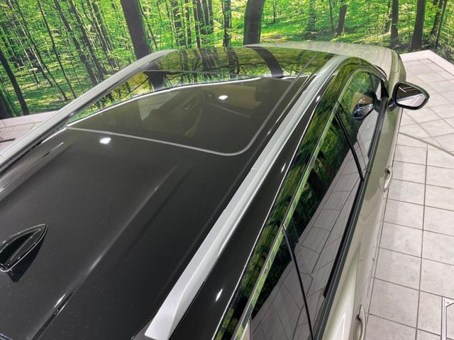 【サンルーフ】開放感たっぷりの希少装備、サンルーフが装着されています!車内に明かりを取り入れたり景色を楽しむ以外にも、車内の空気も簡単に換気できて快適です!