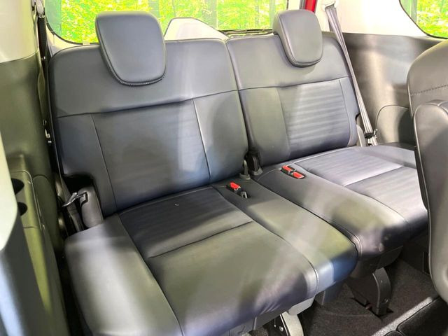3列目シートはもちろん状態良好☆大人でもゆったりと座って頂けますので、大人数でのお出かけもラクラクです♪ご家族で、気の知れた仲間で、ドライブに行くのが楽しみですね♪