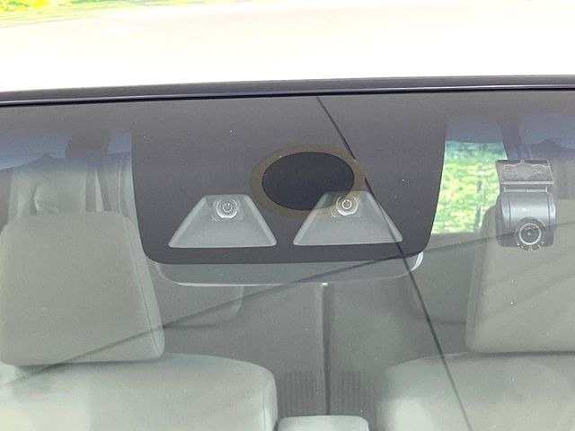 【スマートアシスト】走行中に前方の車両等を認識し、衝突しそうな時は警報とブレーキで衝突回避と被害軽減をアシスト。より安全にドライブをお楽しみいただけます。