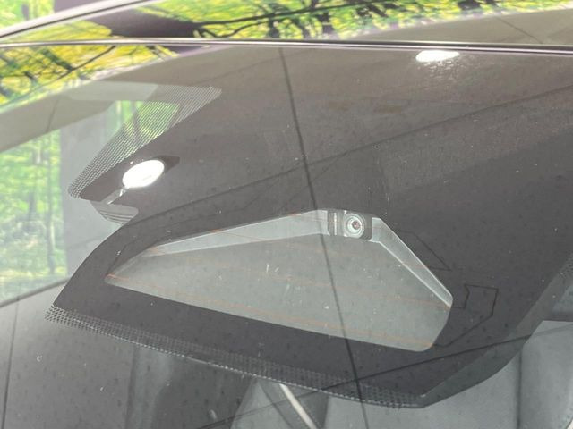 【トヨタセーフティセンス】走行中に前方の車両等を認識し、衝突しそうな時は警報とブレーキで衝突回避と被害軽減をアシスト。より安全にドライブをお楽しみいただけます。