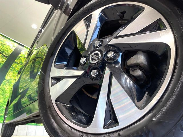 �y����15�C���`�A���~�z�C�[���z�O�ςɃ}�b�`���������A���~�z�C�[���𑕒����Ă���܂��B�e��ЊO�A���~�z�C�[����A�X�^�b�h���X�^�C�����戵�����Ă���܂��B���񂲑��k����������