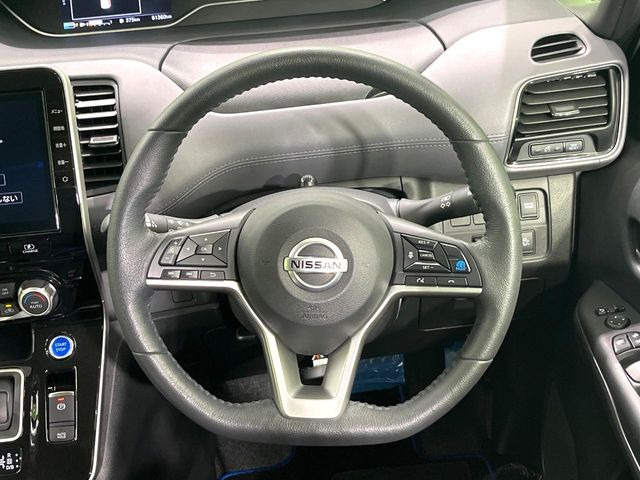 【ステアリングスイッチ】運転中、前方から目線をそらすことなく、オーディオ等の操作が可能な便利機能!安心&快適なドライブを演出してくれます♪