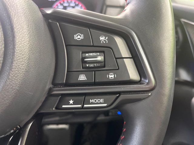 【全車速追従機能付クルーズコントロール】高速道路での長距離走行が楽に!!自動で速度を保つクルーズコントロールが、衝突軽減システムと連携し、前方の車両を感知して車間を保つように速度調節してくれます!!